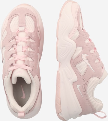 Nike Sportswear Matalavartiset tennarit 'TECH HERA' värissä vaaleanpunainen