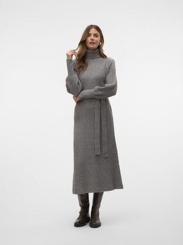 Robes en maille 'AURELIA ' VERO MODA en gris : devant