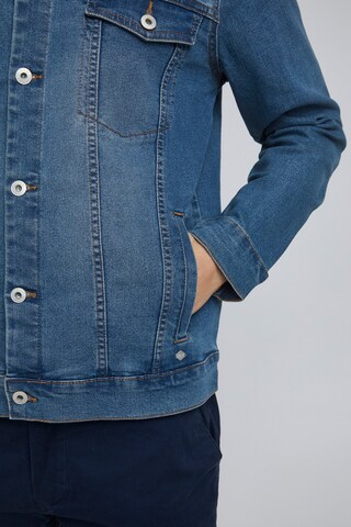 !Solid Between-Season Jacket in Blue