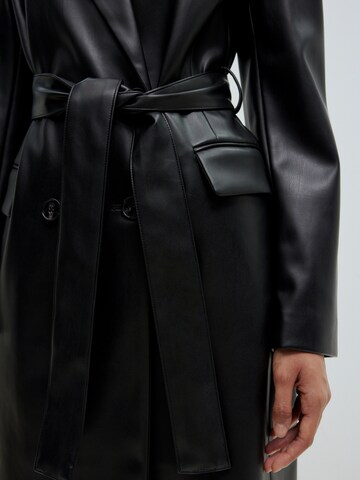 Palton de primăvară-toamnă 'Anais' de la EDITED pe negru