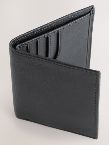 Portofel de la Next pe maro