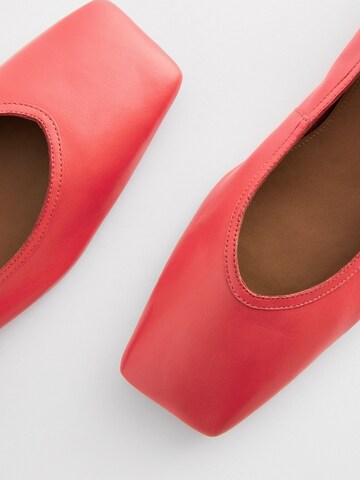 Next - Sabrina em vermelho