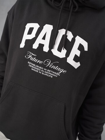 Pacemaker Sweatshirt 'Cem' in Black