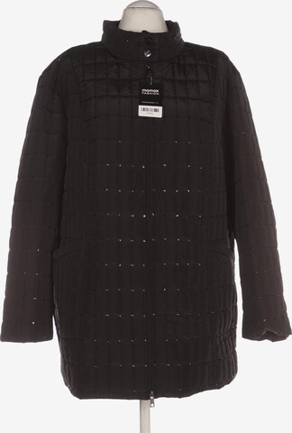 Helena Vera Jacket & Coat in 7XL in Black: front