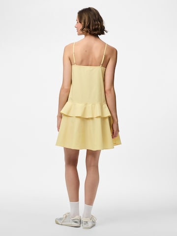 Robe 'PCFarry' PIECES en jaune