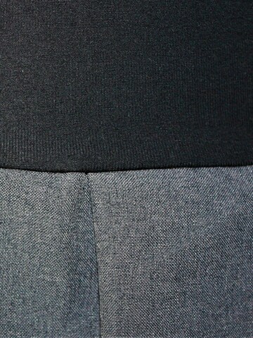 dunkle design Skirt in Grey
