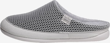 pelēks Toni Pons Iešļūcenes: no priekšpuses