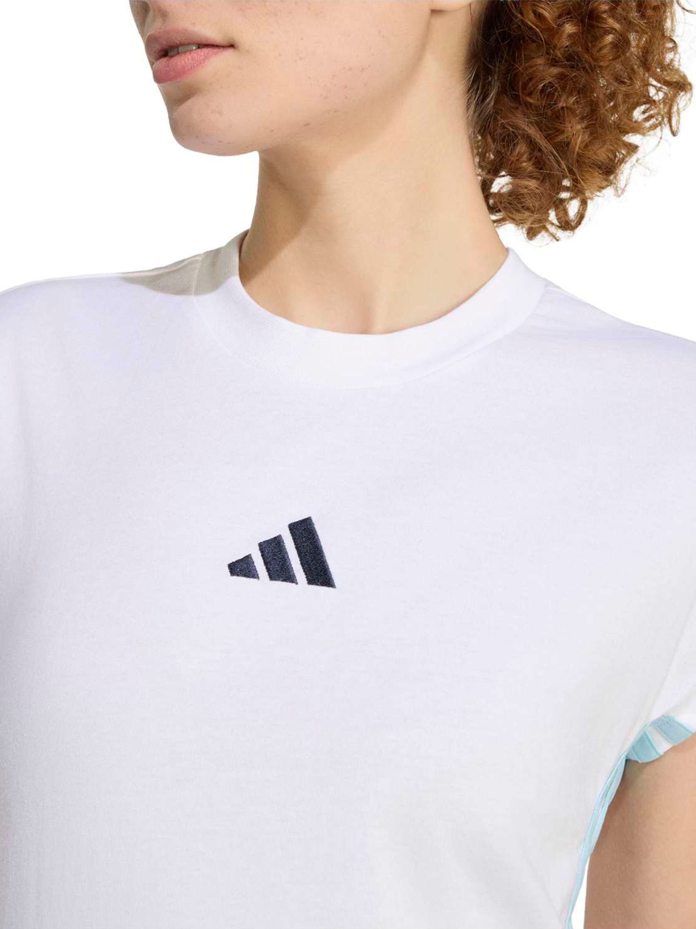 T-shirt fonctionnel ADIDAS SPORTSWEAR en blanc