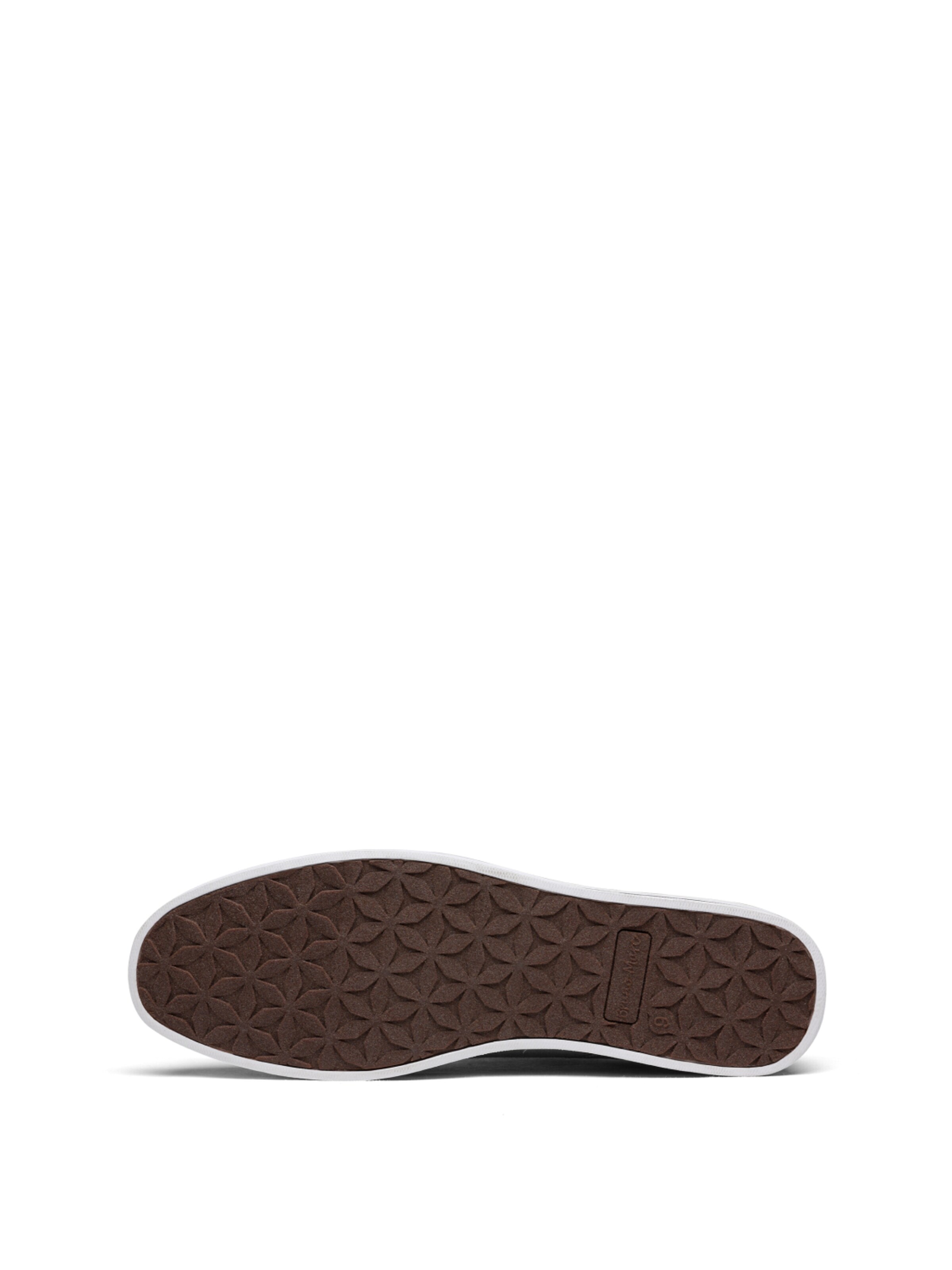 Sneaker bassa di Bruno Marc in nero