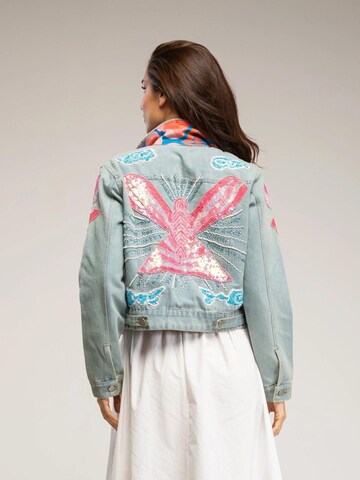 Tantra - Chaqueta de entretiempo 'Chaqueta denim con dibujo de mariposa bordado  y lentejuelas' en azul