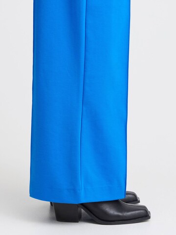 Wide leg Pantaloni con piega frontale ' Kate ' di ICHI in blu