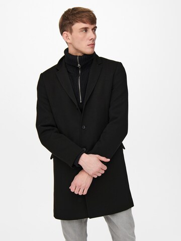 Coupe regular Manteau mi-saison 'Julian King' Only & Sons en noir : devant