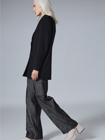 4TAILORS Bleiseri 'Cadie' värissä musta