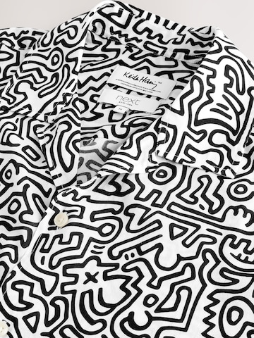 Next Klasický střih Košile 'Keith Haring' – bílá