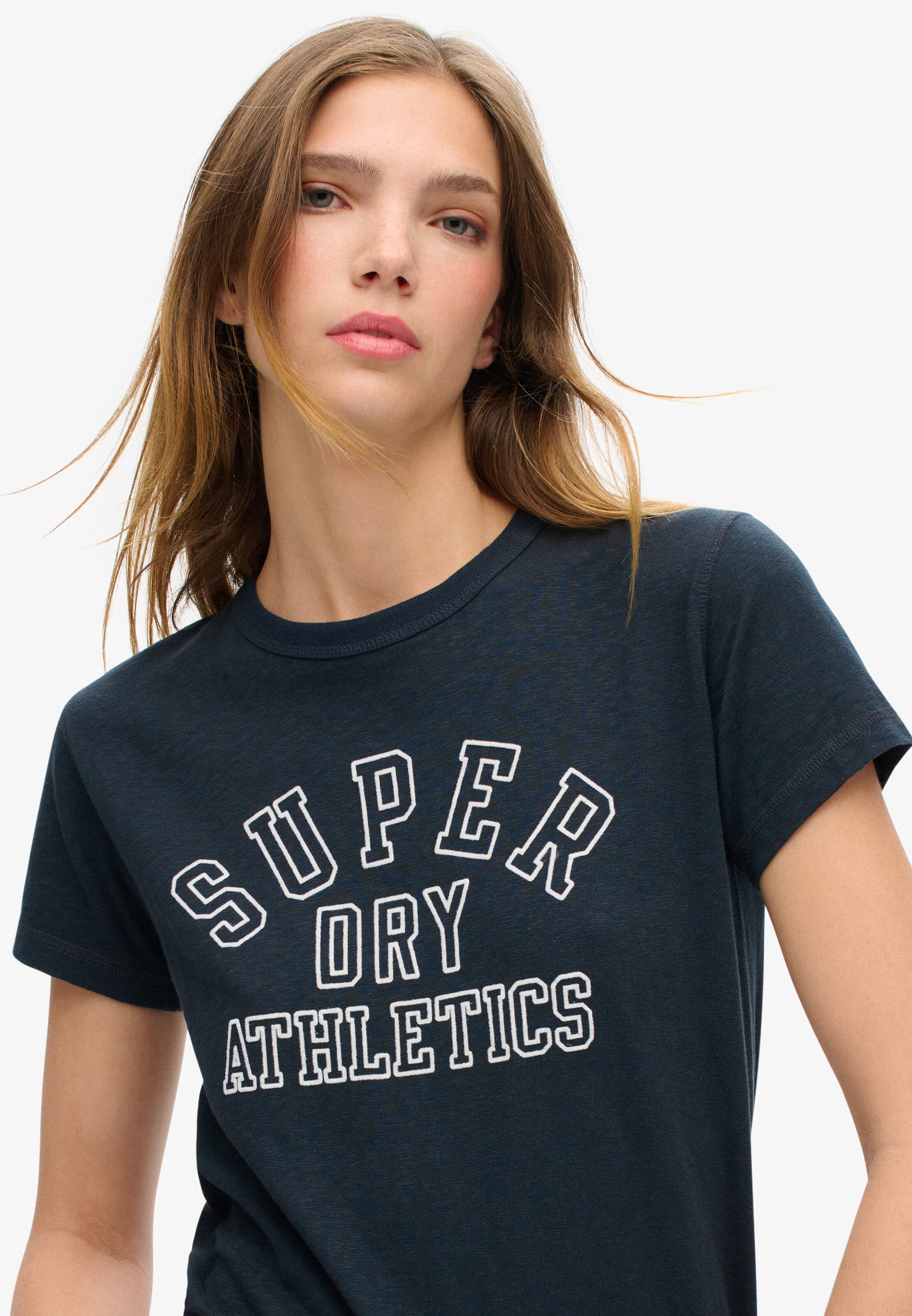 T-shirt 'Athletic Essentials' Superdry en bleu : devant