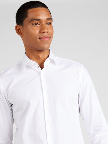 HUGO - Ajuste estrecho Camisa 'Koey' en blanco