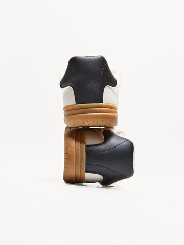 Baskets basses Bershka en blanc