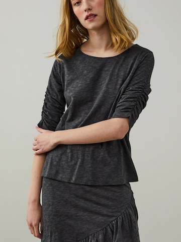 Odd Molly Top 'Lucille' in Grau: Vorderseite