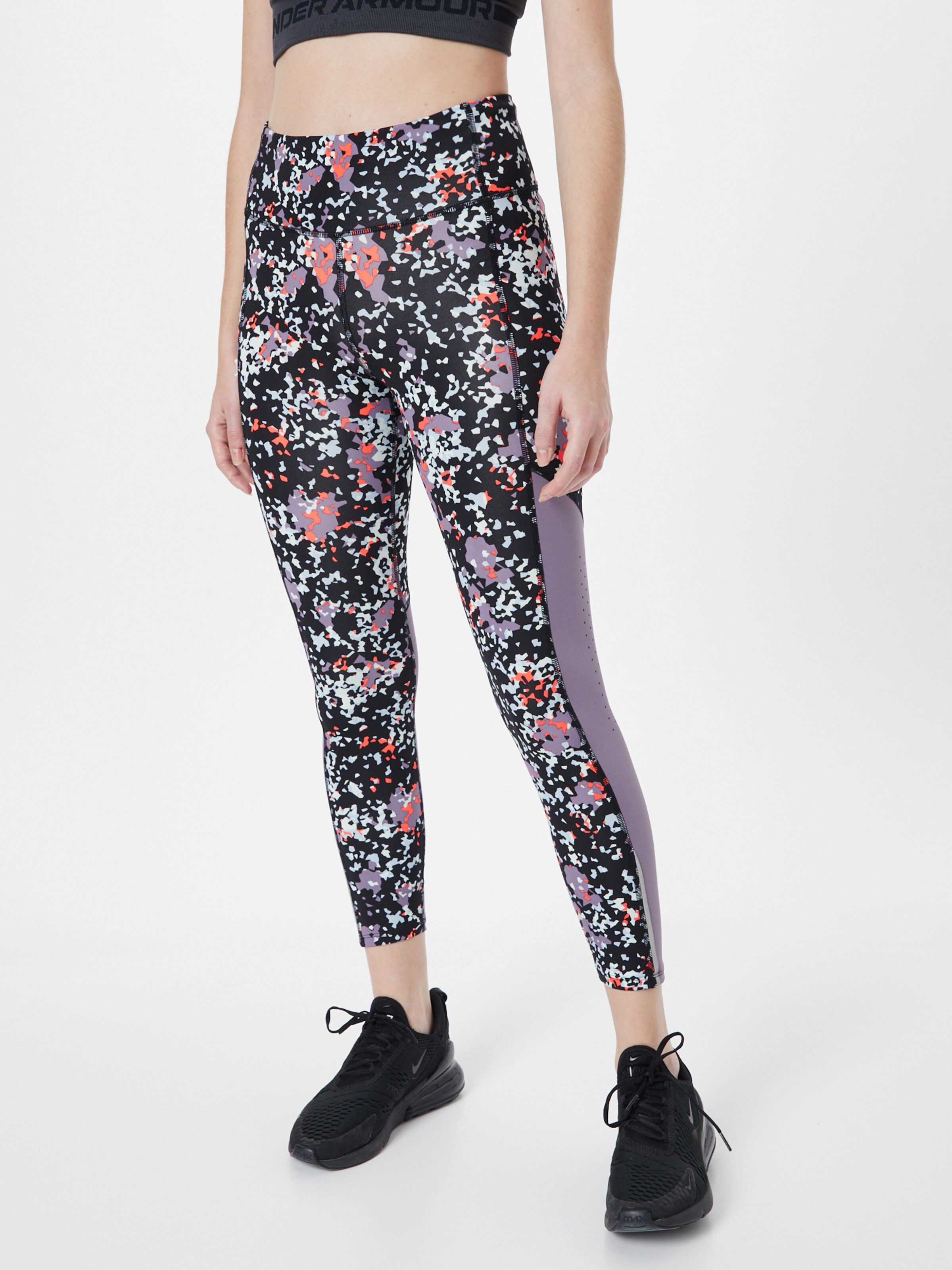 UNDER ARMOUR Workout Pants in Black 