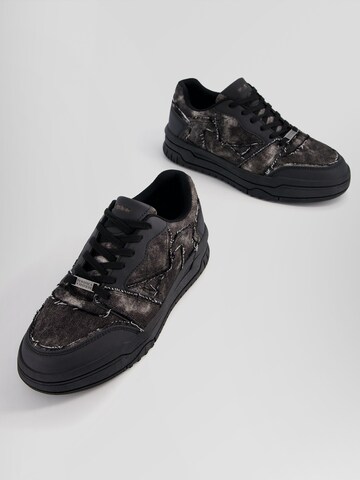 Bershka Sneaker in Schwarz