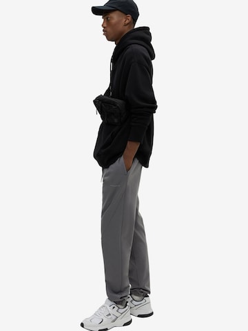 Pull&Bear Tapered Broek in Grijs