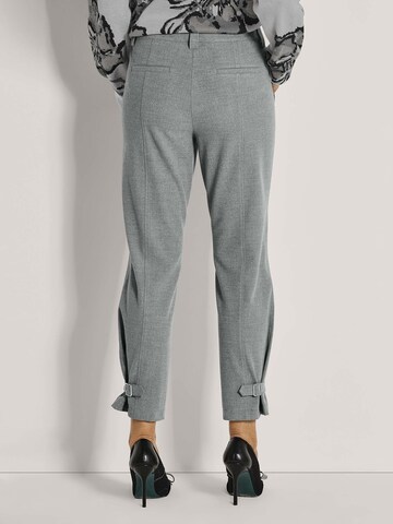 Effilé Pantalon MADELEINE en gris