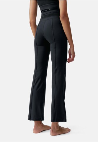 Born Living Yoga Flared Sporthose 'Maeva' in Schwarz