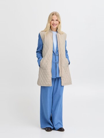 Gilet ' BYBETIO WAISTCOAT ' di b.young in marrone