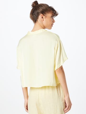 Camicia da donna di Urban Classics in giallo