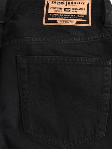 DIESEL - regular Vaquero 'MARKEE' en negro