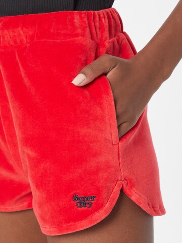 Superdry Regular Broek in Rood