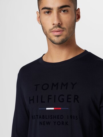 TOMMY HILFIGER Bluser & t-shirts i blå