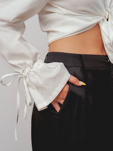 florence by mills exclusive for ABOUT YOU Lużny krój Spodnie 'Spontaneity' w kolorze czarny