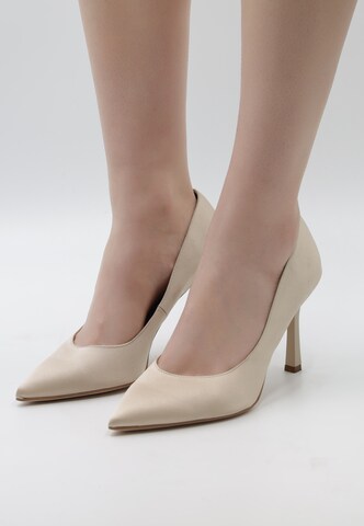 faina Pumps in Beige