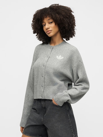 ADIDAS ORIGINALS - Casaco de malha 'Essentials' em cinzento: frente