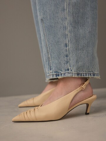 Décolleté sling 'Forever Comfort' di Next in giallo