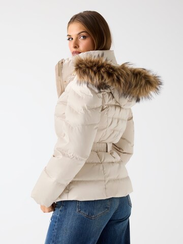 GUESS Winterjacke in Beige