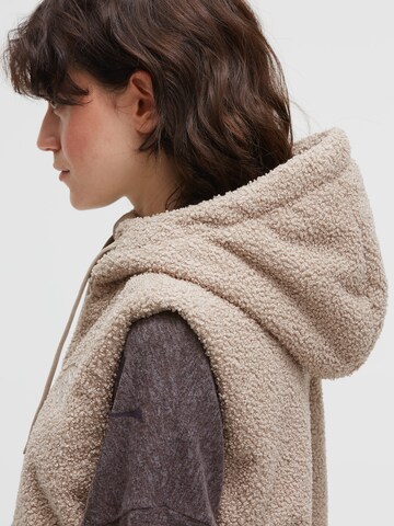 Soccx Vest in Brown