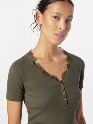 ABOUT YOU Shirt 'Joline' in Green