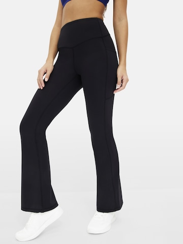 bonprix Bootcut Sporthose in Schwarz: Vorderseite