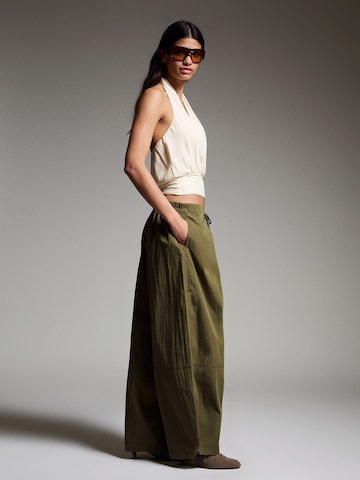 Baggy Pantaloni de la Bershka pe verde