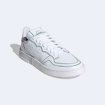 ADIDAS ORIGINALS - Zapatillas deportivas bajas 'Supercourt' en blanco