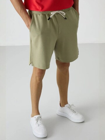 Tommy Life Regular Pants in Green