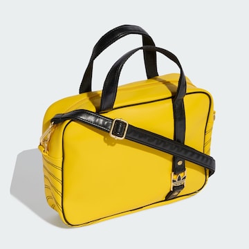ADIDAS ORIGINALS Handtasche 'Airliner' in Gelb