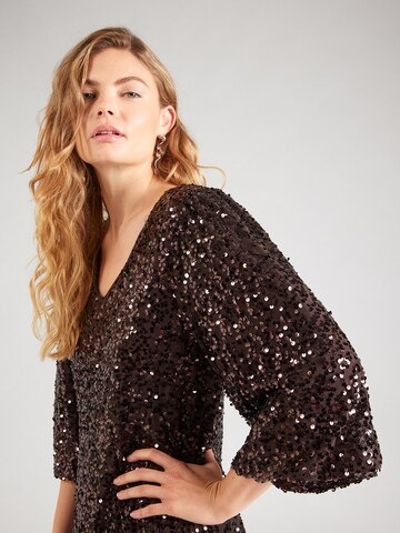 Soft Rebels - Vestido de gala 'Audrey' en marrón