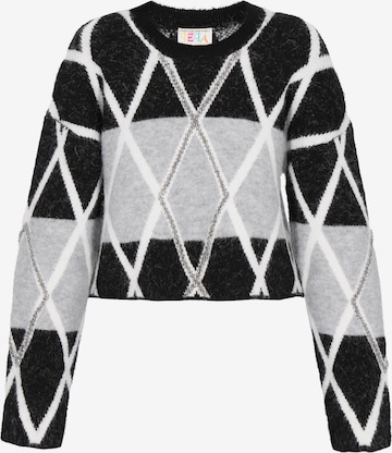 IZIA Sweater in Black: front