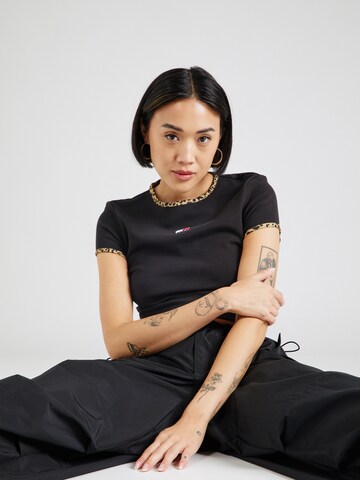 Tommy Jeans Koszulka w kolorze czarny: przód