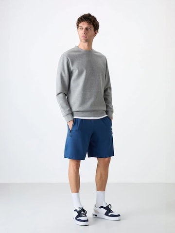 Tommy Life Regular Trousers in Blue: front