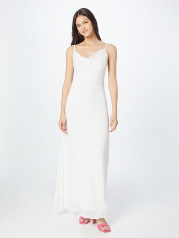 Skirt & StilettoVečernja haljina 'Delora' - bijela boja: prednji dio