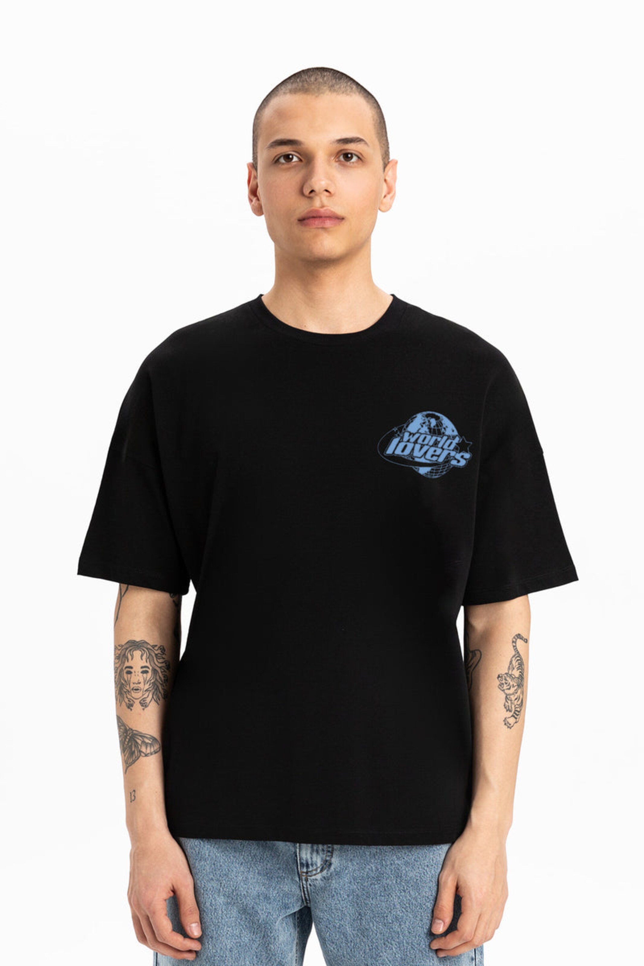 UNIQVIBE Shirt in Zwart: voorkant